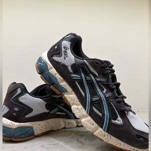 Brand new ASICS Gel - Kayano 5 KZN